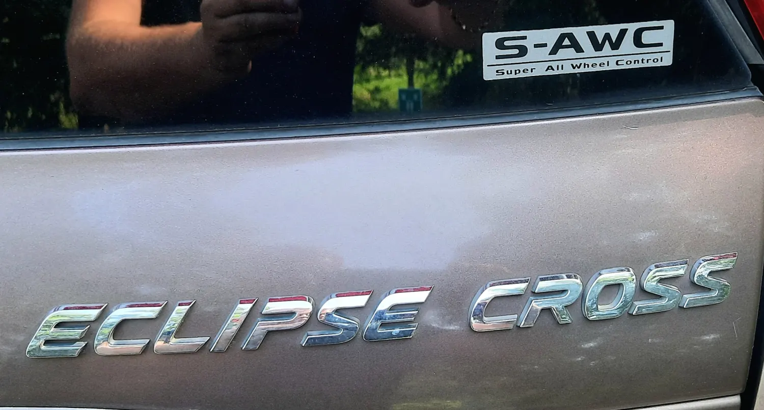 Mitsubishi Eclipse Cross 1.5 T GPF Intense Pro CVT 4WD — zdjęcie 19 z 24