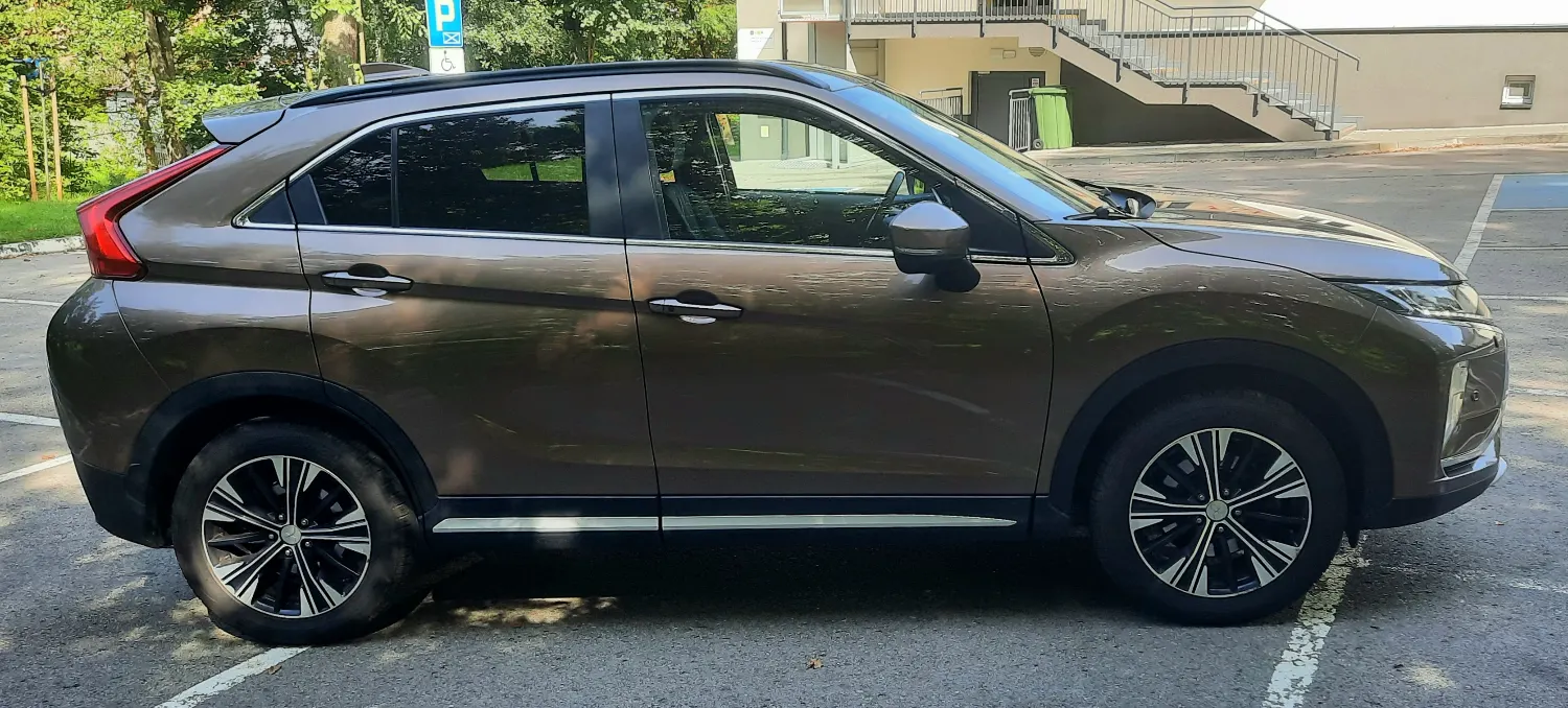 Mitsubishi Eclipse Cross 1.5 T GPF Intense Pro CVT 4WD — zdjęcie 4 z 24