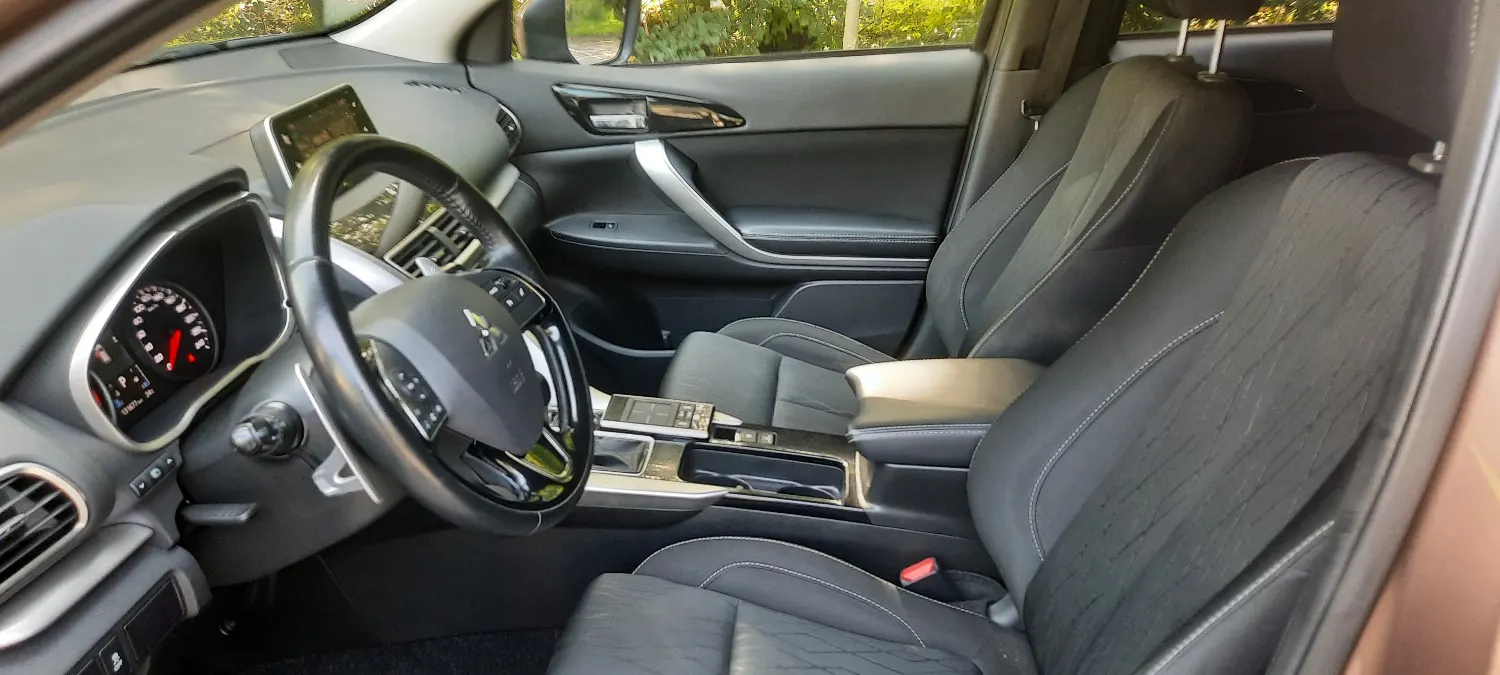 Mitsubishi Eclipse Cross 1.5 T GPF Intense Pro CVT 4WD — zdjęcie 9 z 24