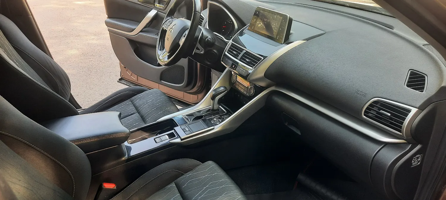 Mitsubishi Eclipse Cross 1.5 T GPF Intense Pro CVT 4WD — zdjęcie 21 z 24