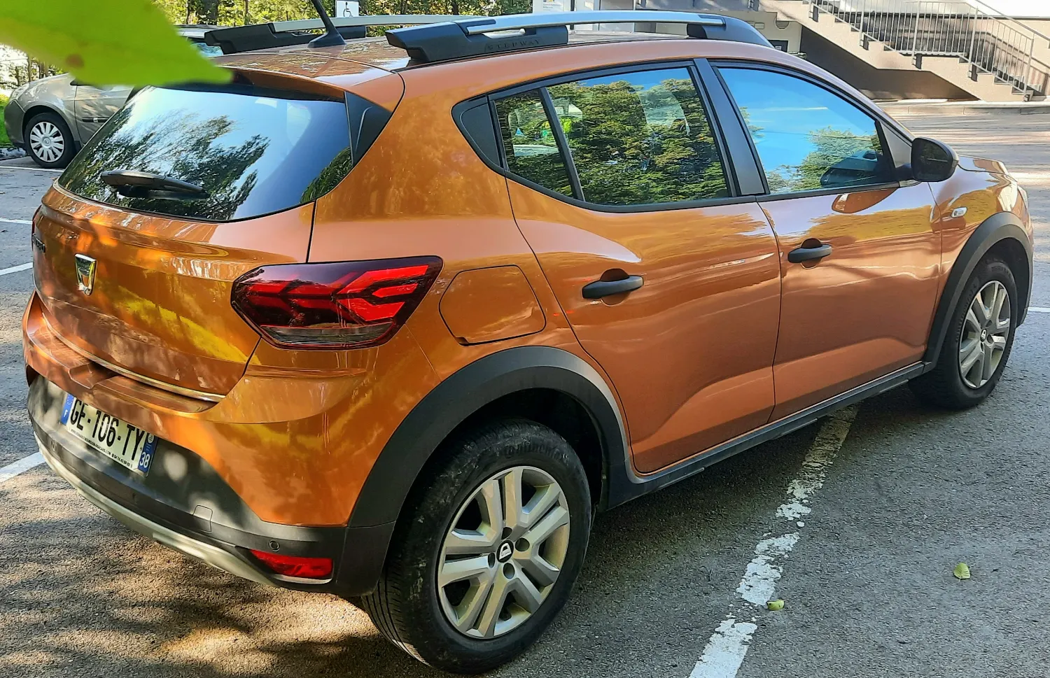 Dacia Sandero Stepway 1.0TCe-100PS LPG-Gaz Celebration Navi Klima — zdjęcie 5 z 23