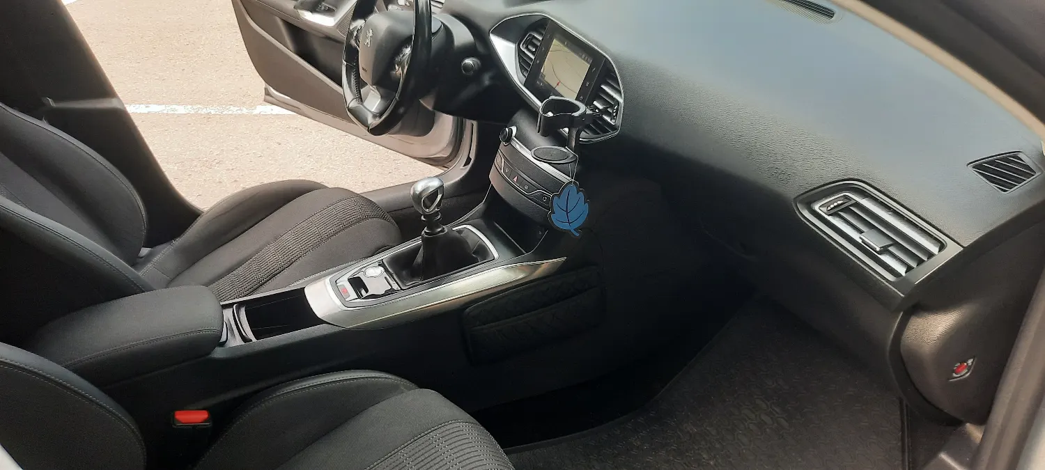 Peugeot 308 1.5HDi-102PS Business Line Navi Klima Kamera — zdjęcie 18 z 22