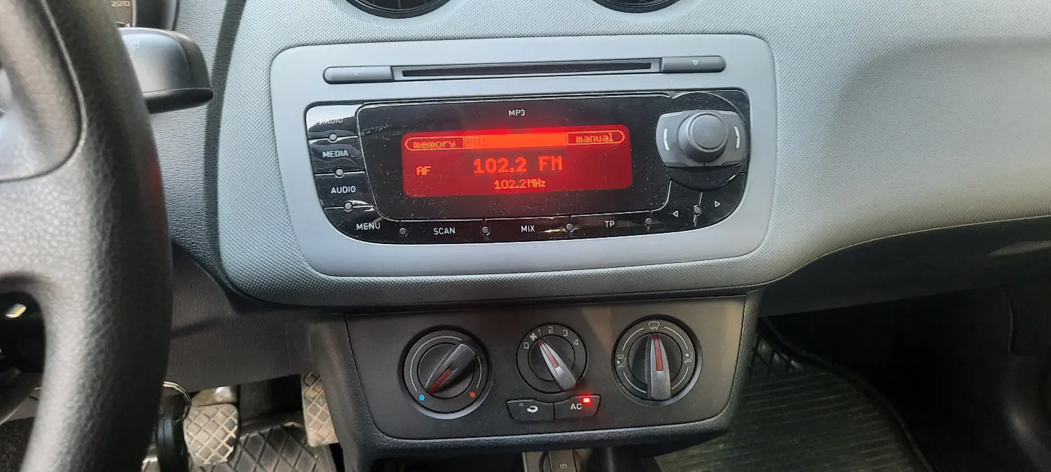 Seat Ibiza 1.2-60PS 87tkm Klima — zdjęcie 12 z 21