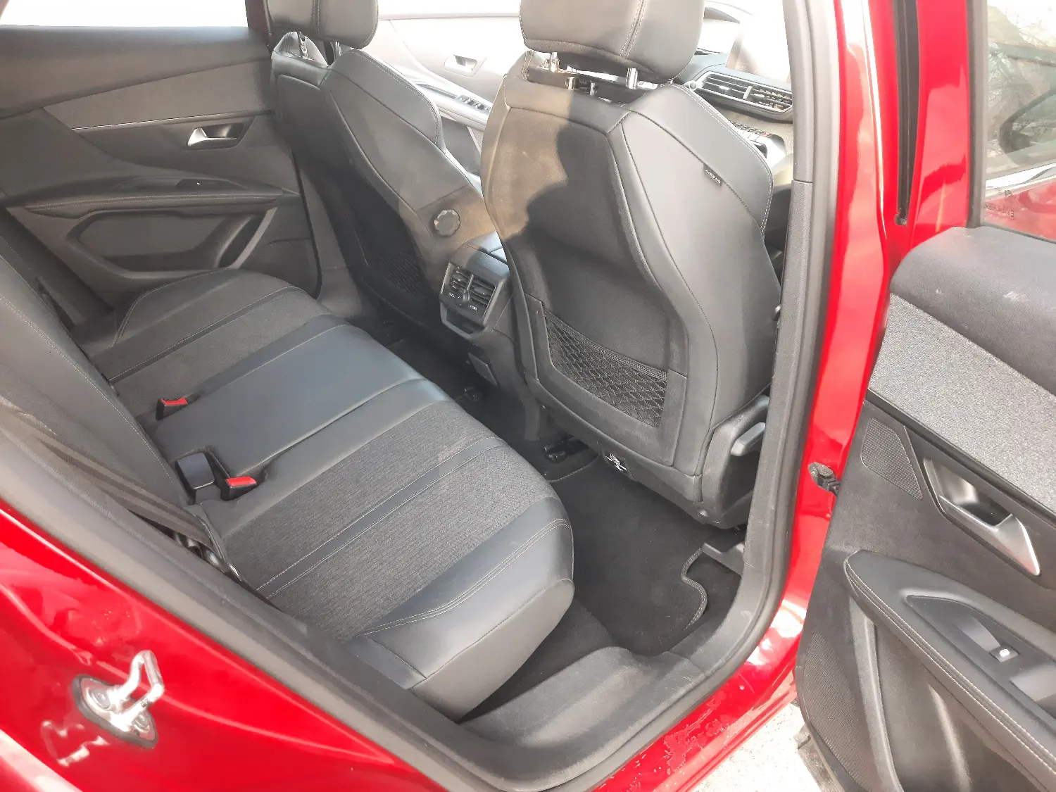 Peugeot 3008 1.6 PureTech GPF GT Line S&S EAT8 94tkm  — zdjęcie 20 z 24