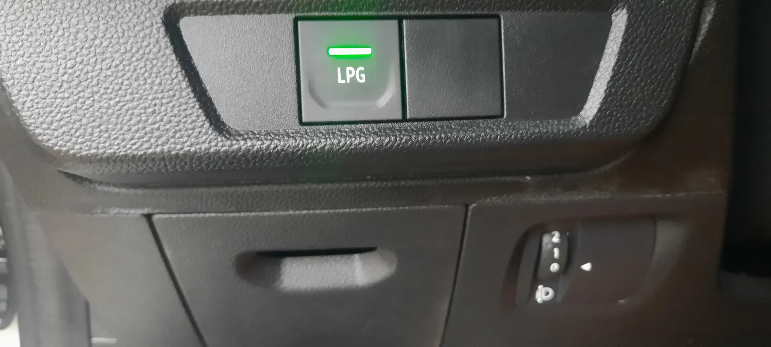 DACIA Logan 1.0TCe-100PS Laureate LPG-Gaz 46tkm Klima Kamera Navi — zdjęcie 11 z 22