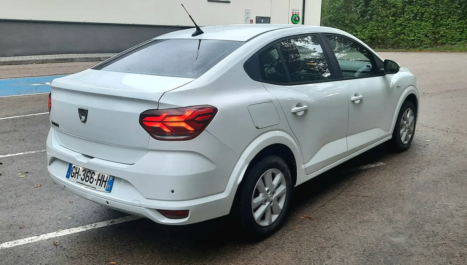 DACIA Logan 1.0TCe-100PS Laureate LPG-Gaz 46tkm Klima Kamera Navi — zdjęcie 5 z 22