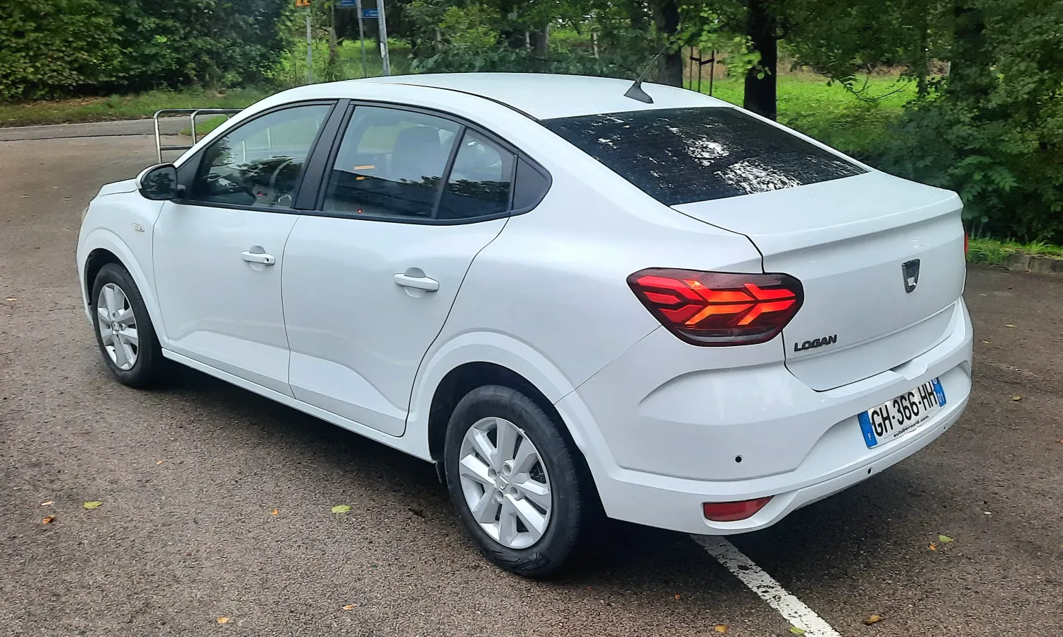 DACIA Logan 1.0TCe-100PS Laureate LPG-Gaz 46tkm Klima Kamera Navi — zdjęcie 7 z 22