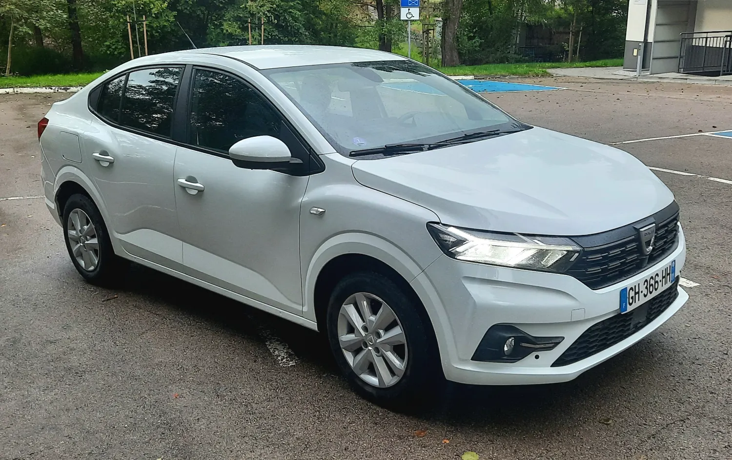 DACIA Logan 1.0TCe-100PS Laureate LPG-Gaz 46tkm Klima Kamera Navi — zdjęcie 3 z 22