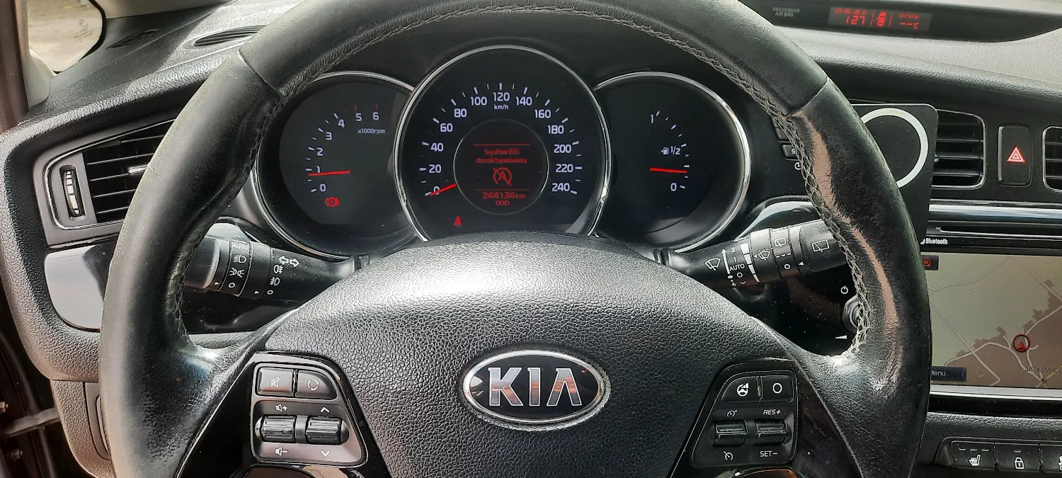 Kia Ceed 1.6 CRDi 128 Dream Team Edition Navi Kamera Klima — zdjęcie 11 z 20