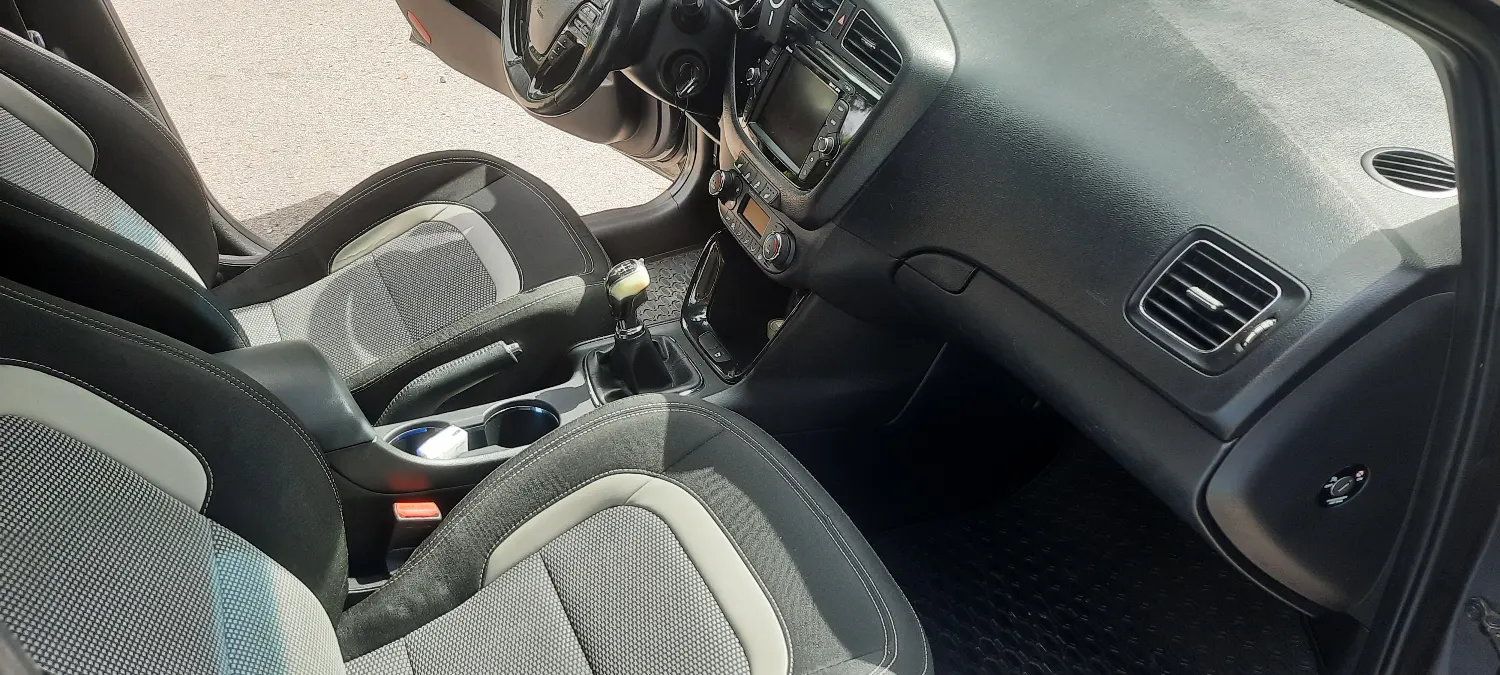 Kia Ceed 1.6 CRDi 128 Dream Team Edition Navi Kamera Klima — zdjęcie 16 z 20