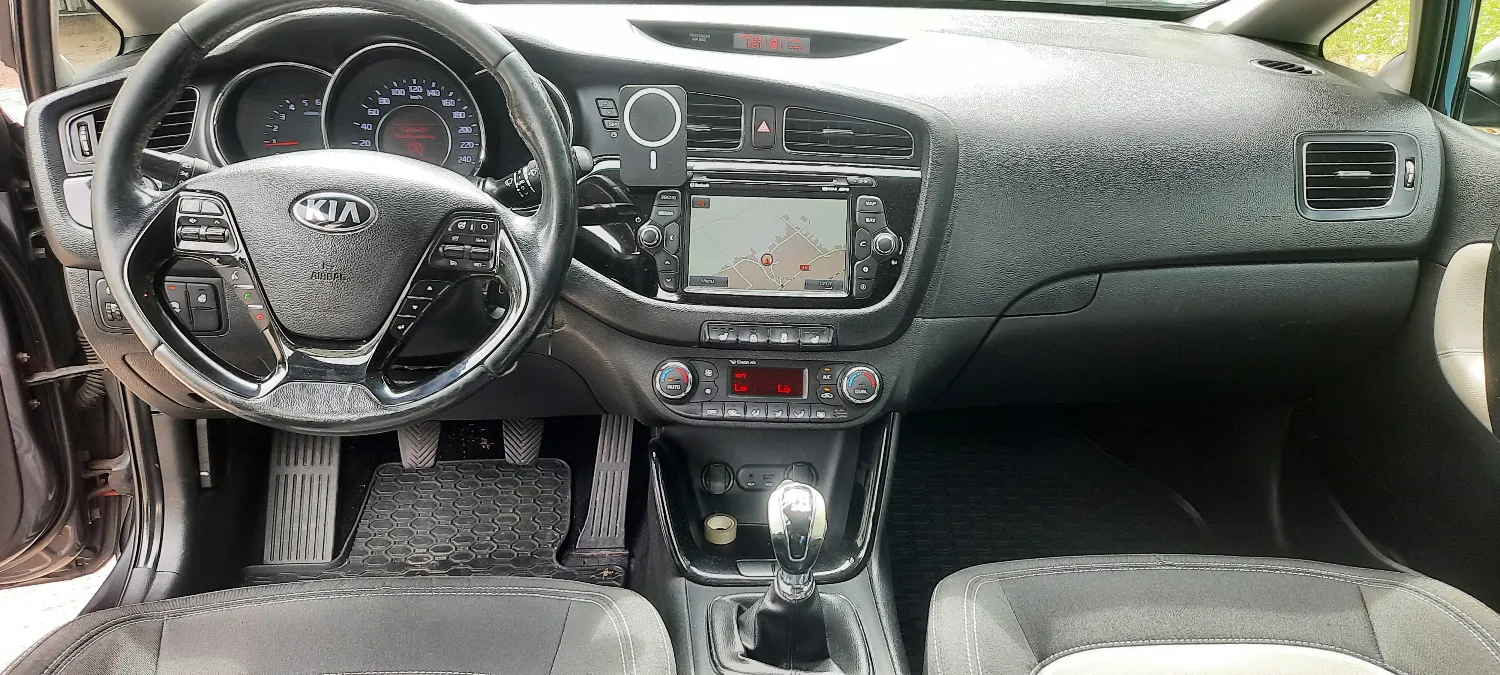 Kia Ceed 1.6 CRDi 128 Dream Team Edition Navi Kamera Klima — zdjęcie 10 z 20