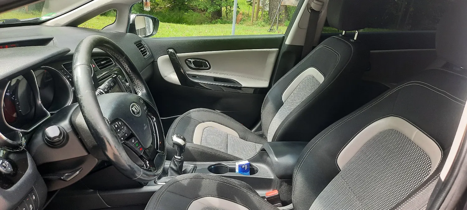 Kia Ceed 1.6 CRDi 128 Dream Team Edition Navi Kamera Klima — zdjęcie 9 z 20