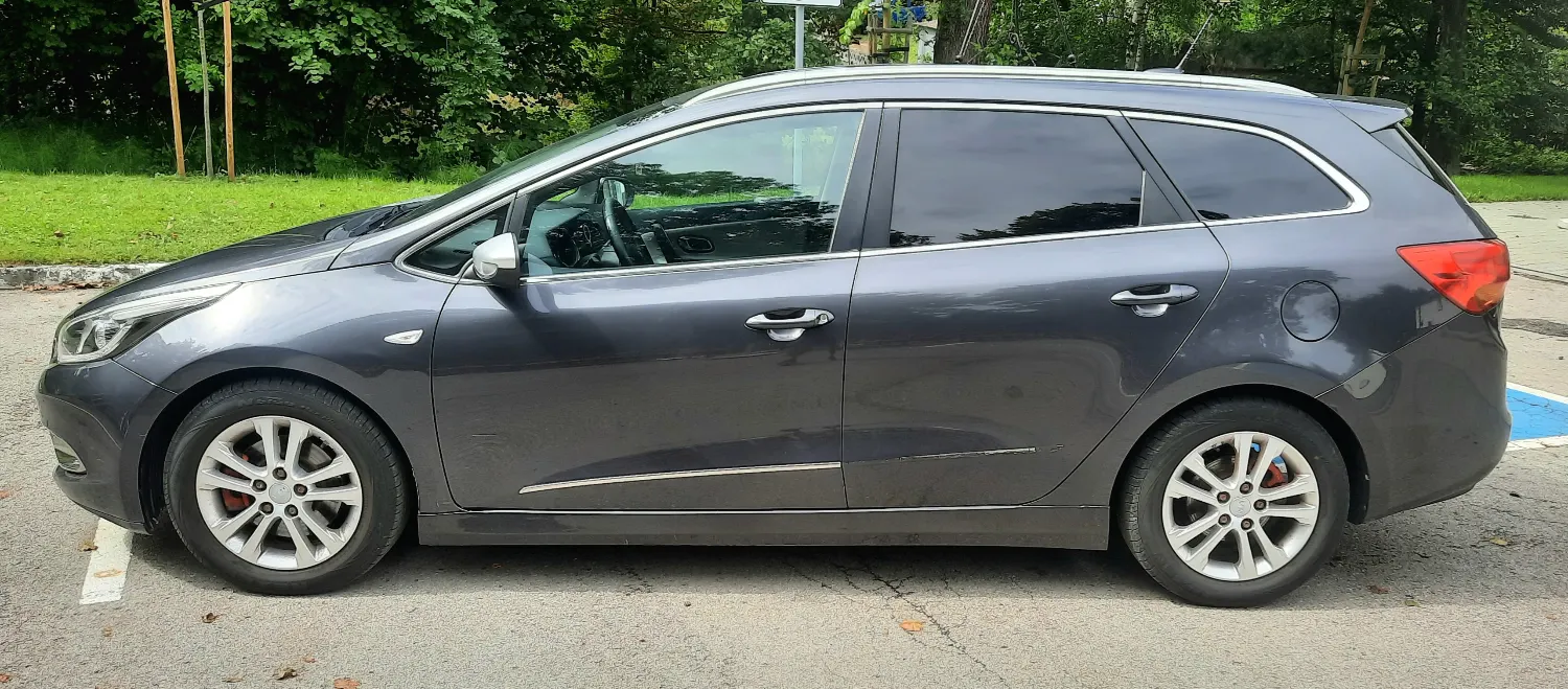 Kia Ceed 1.6 CRDi 128 Dream Team Edition Navi Kamera Klima — zdjęcie 8 z 20