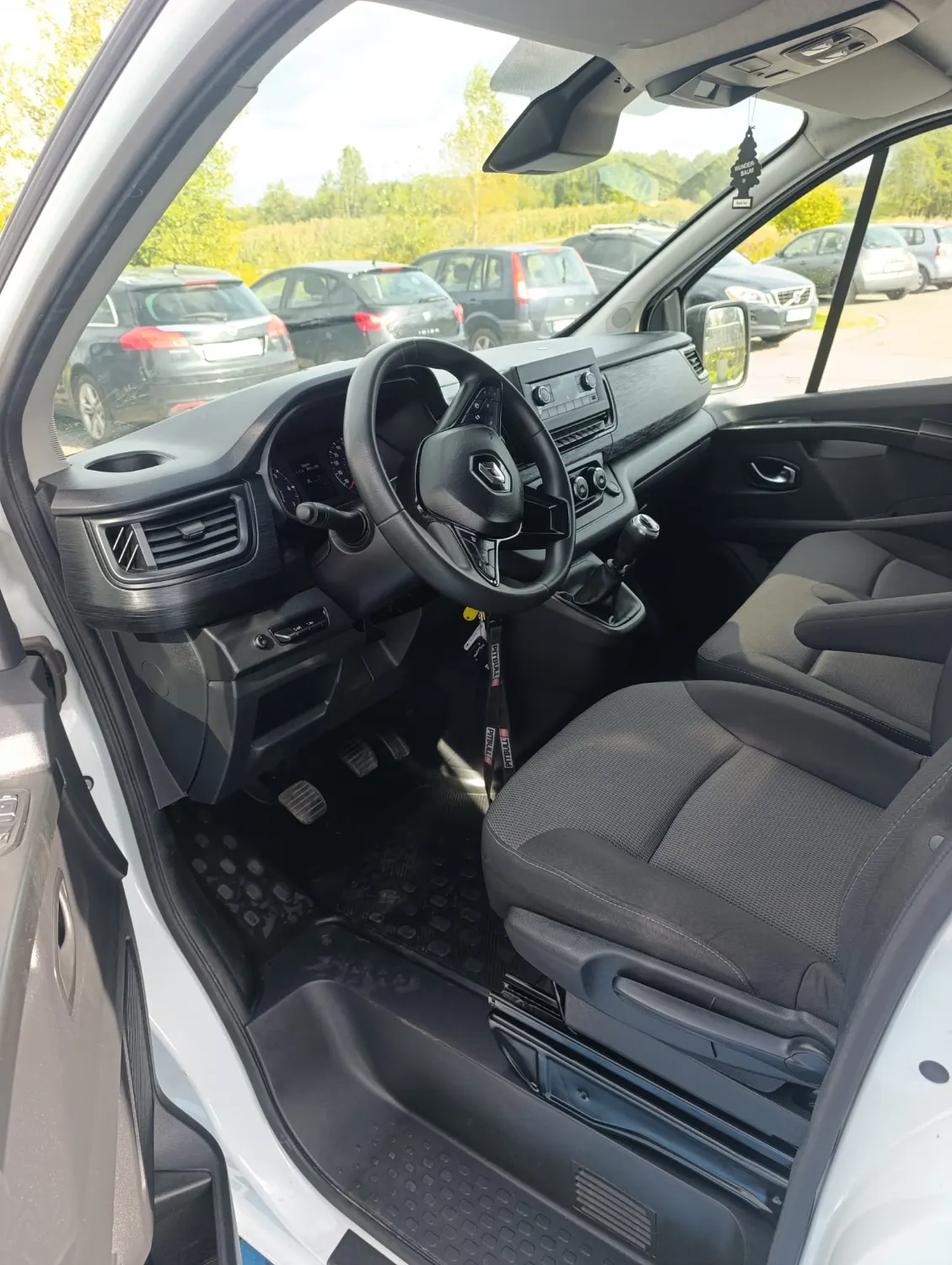 Renault Trafic L1H1 2.0DCi-110PS Klima 83tkm VAT-1 LED — zdjęcie 8 z 9