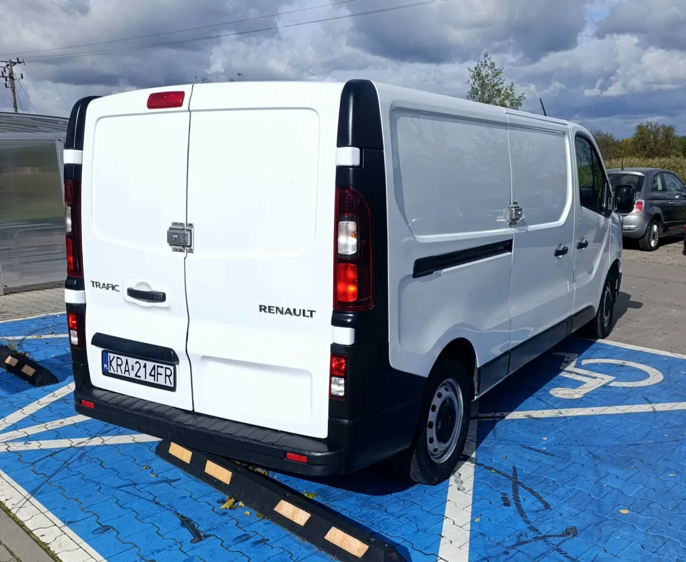 Renault Trafic L1H1 2.0DCi-110PS Klima 83tkm VAT-1 LED — zdjęcie 6 z 9