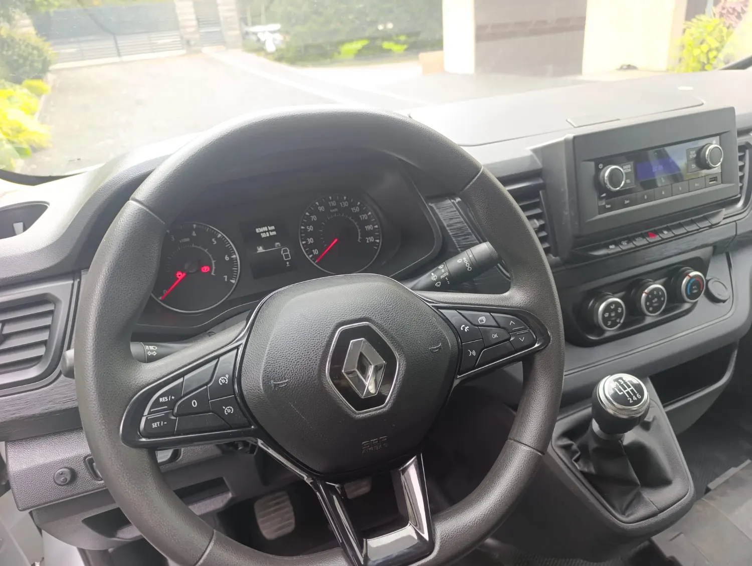 Renault Trafic L1H1 2.0DCi-110PS Klima 83tkm VAT-1 LED — zdjęcie 3 z 9