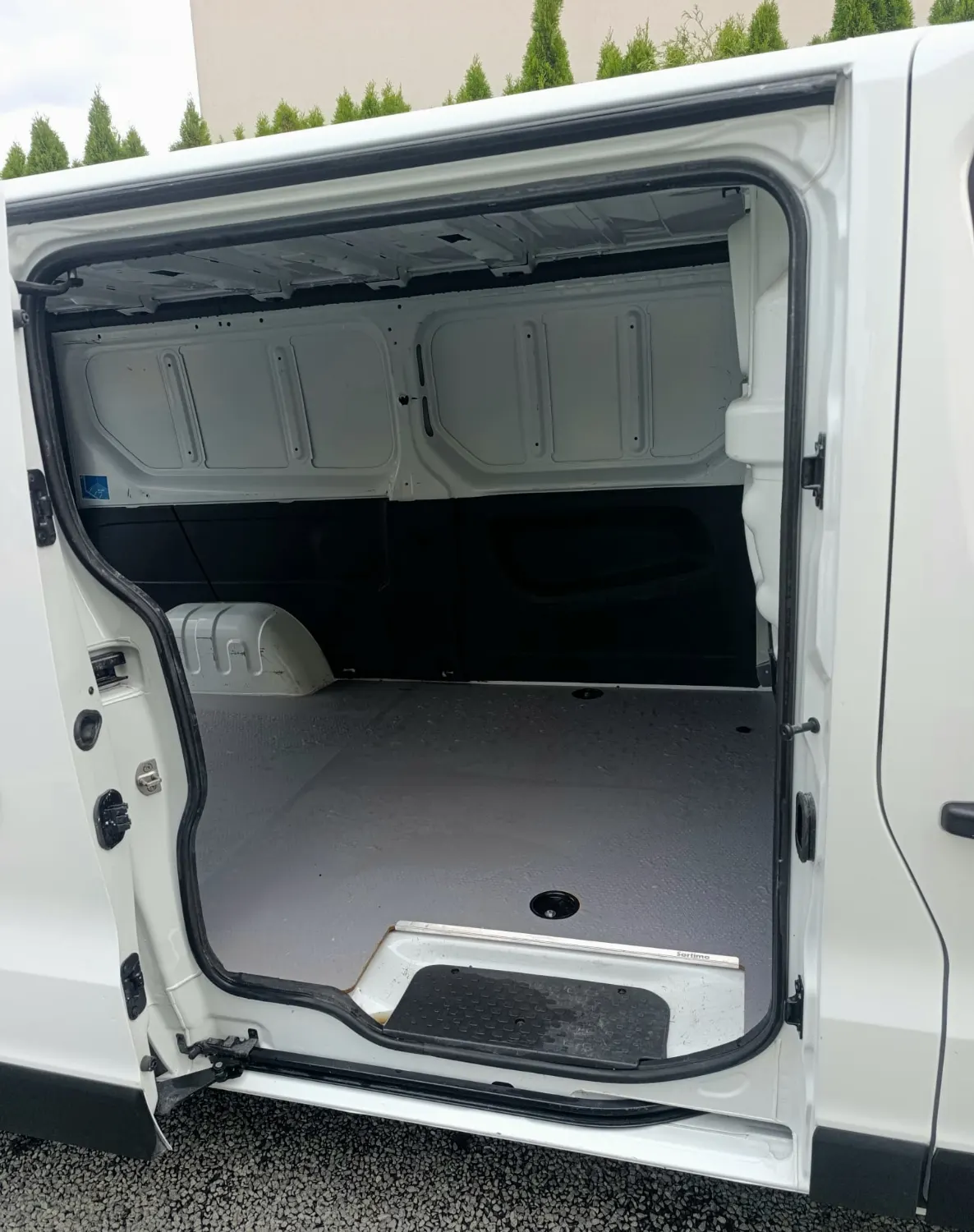 Renault Trafic L1H1 2.0DCi-110PS Klima 83tkm VAT-1 LED — zdjęcie 7 z 9