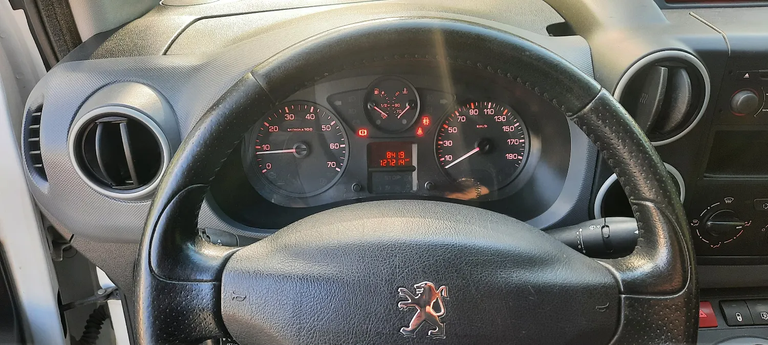 Peugeot Partner 1.6HDi L1H1 Eu6 127tkm Klima VAT-1 — zdjęcie 11 z 19