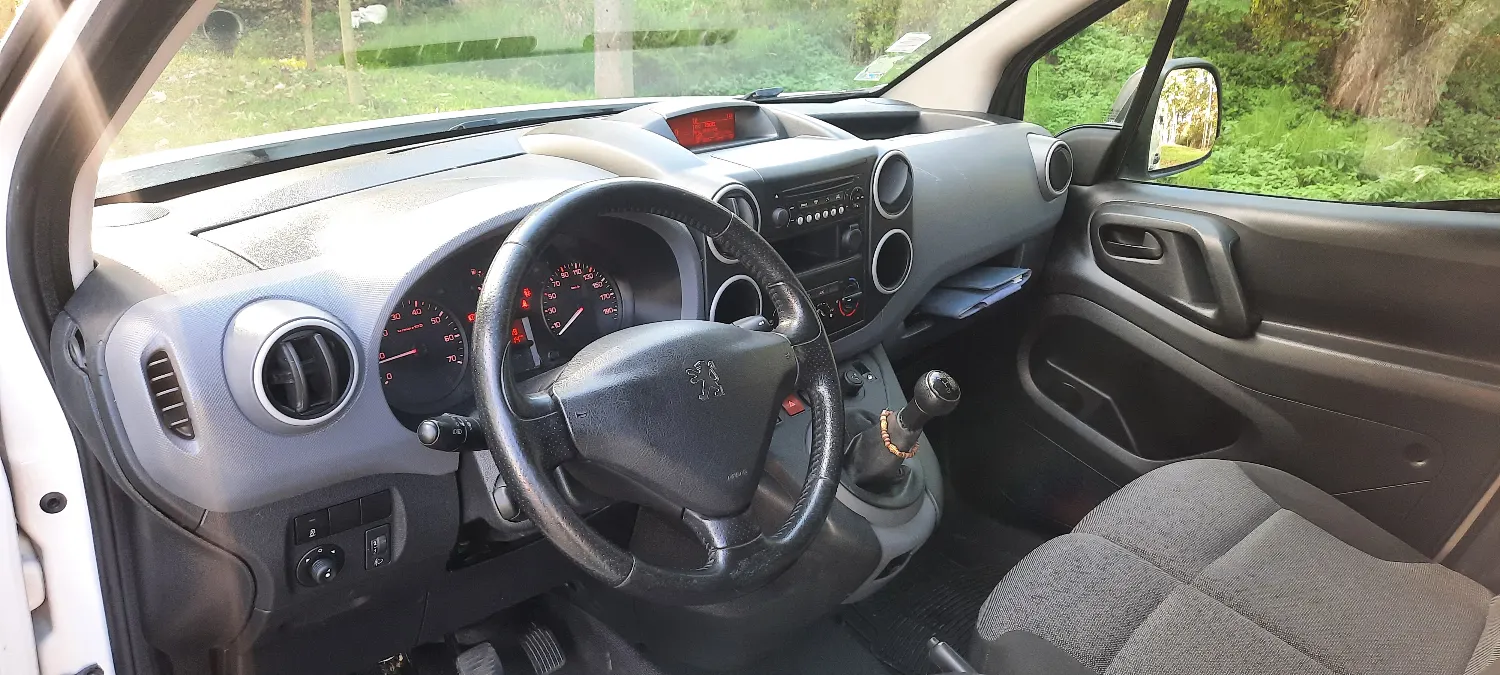 Peugeot Partner 1.6HDi L1H1 Eu6 127tkm Klima VAT-1 — zdjęcie 10 z 19